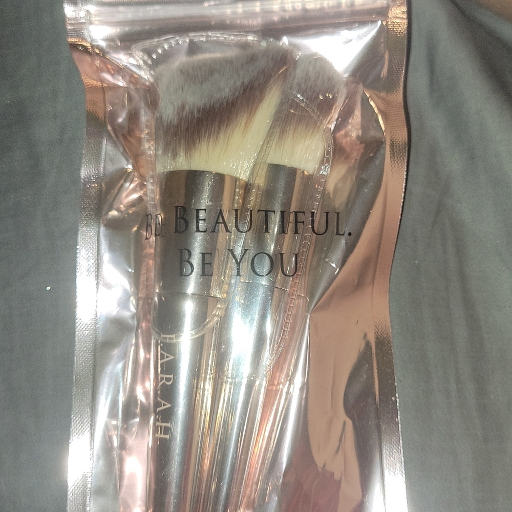 F.A.R.A.H Be Beautiful Be You brush set